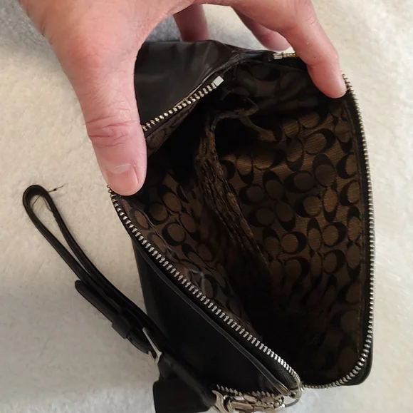 Coach wristlet - Picture 6 of 9